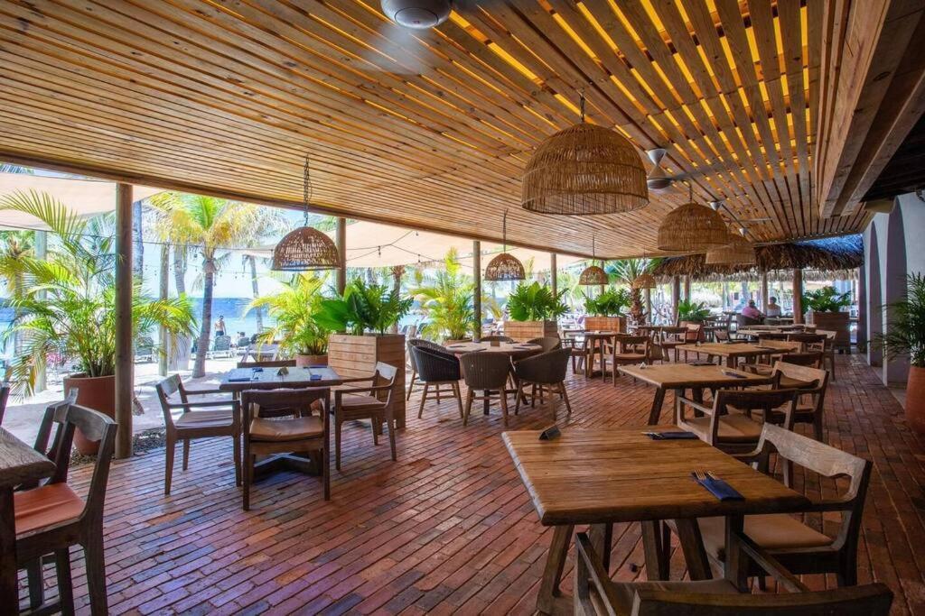 Blue Emerald Beachfront Blessing Willemstad Exteriör bild
